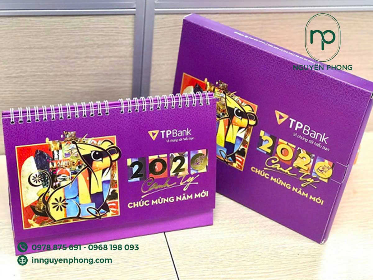 Đặt in lịch để  bàn Tết giá rẻ 