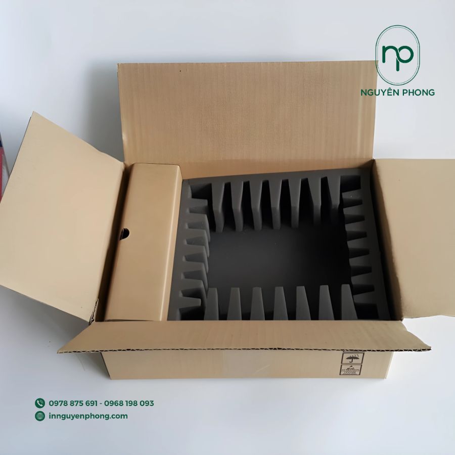 Hop-carton-dung-mau-vat-lieu-xay-dung