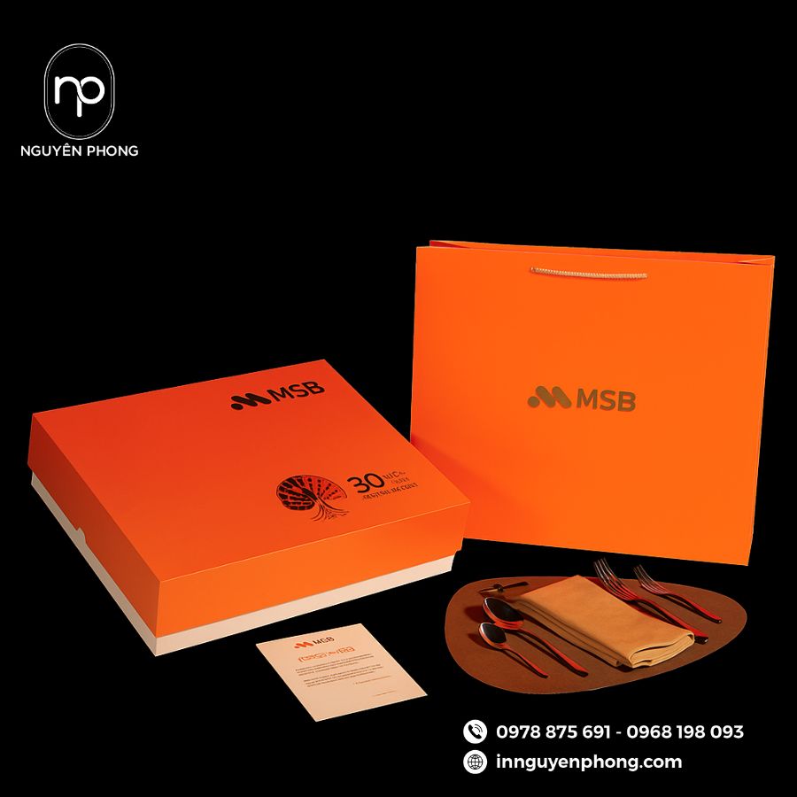 In hộp quà Tết ngân hàng